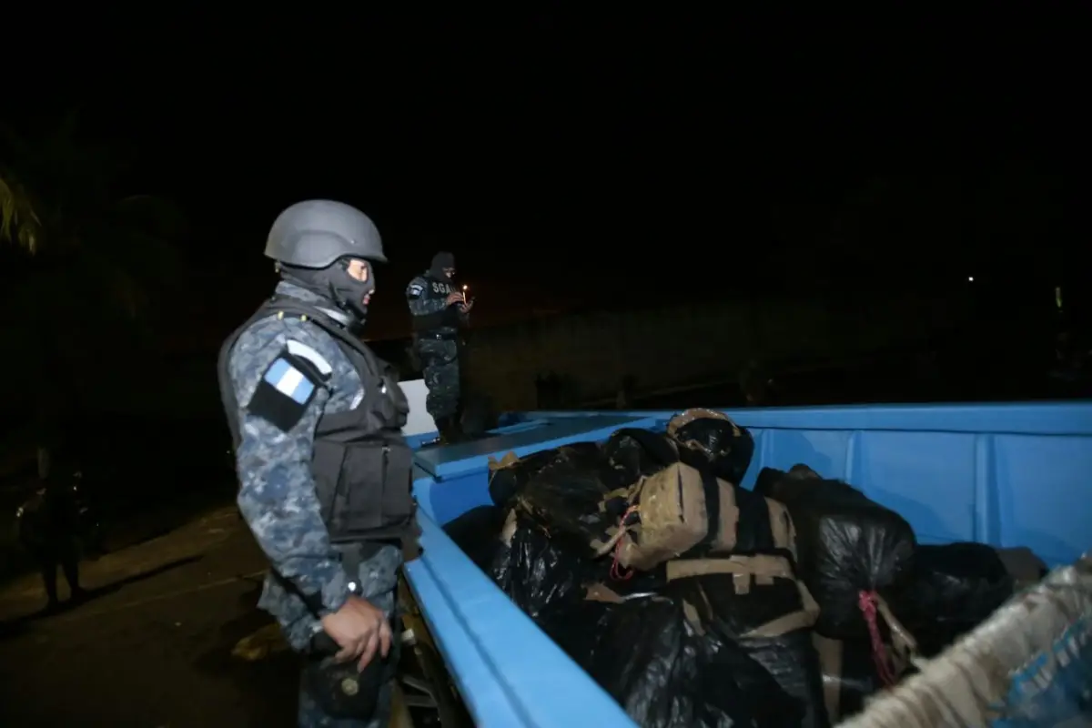 incautan 690 kilos de cocaína