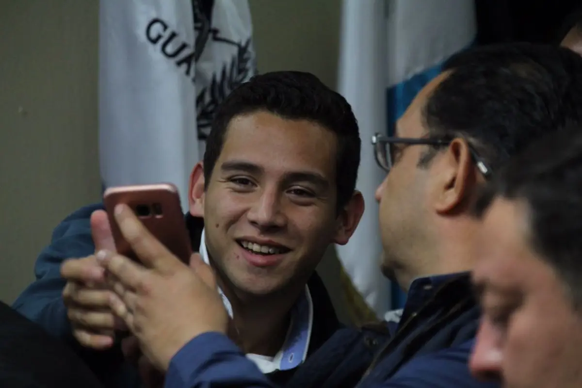 Tribunal autoriza viajar al hijo del Presidente al puerto