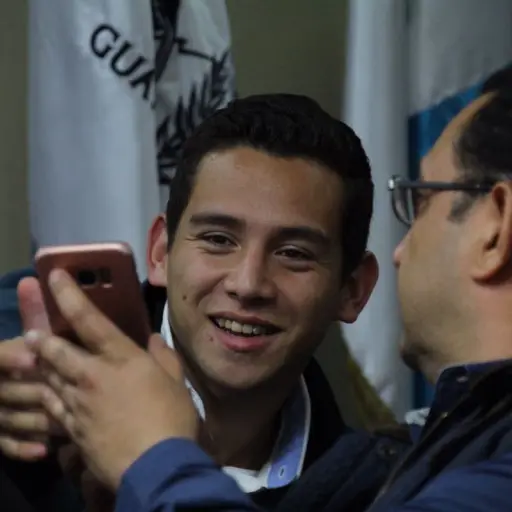 Tribunal autoriza viajar al hijo del Presidente al puerto