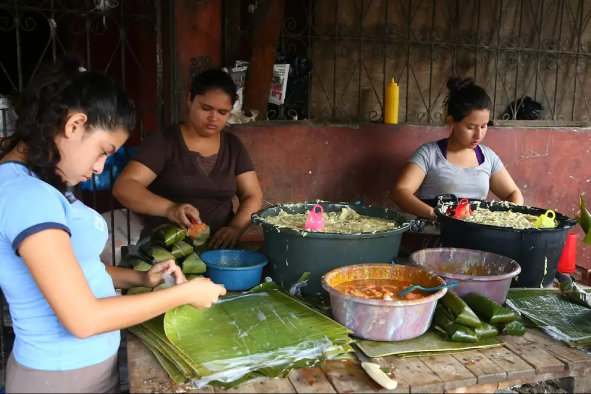 Preparación de tamales Emisoras Unidas EU Guatemala, 