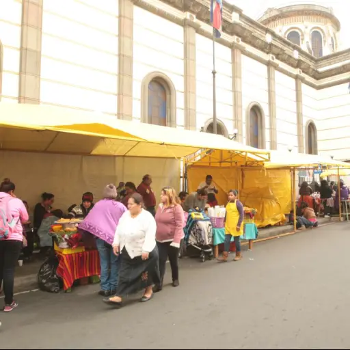 Puesto de venta alrededor del santuario de Guadalupe zona 1 foto Herlindo Zet 7 ,