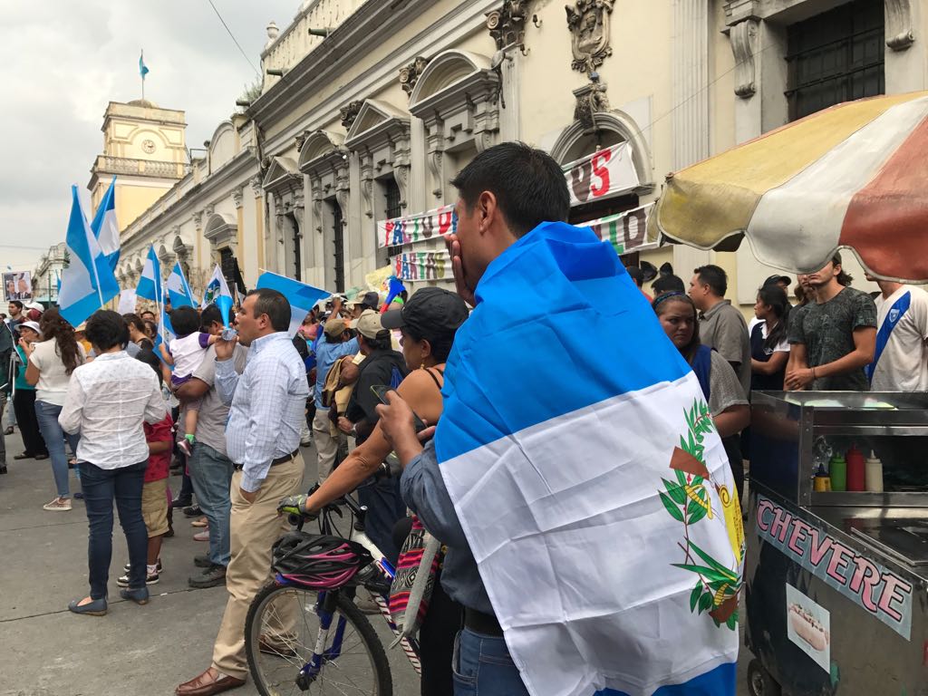 Manifestantes en afueras del Congreso 28 | 