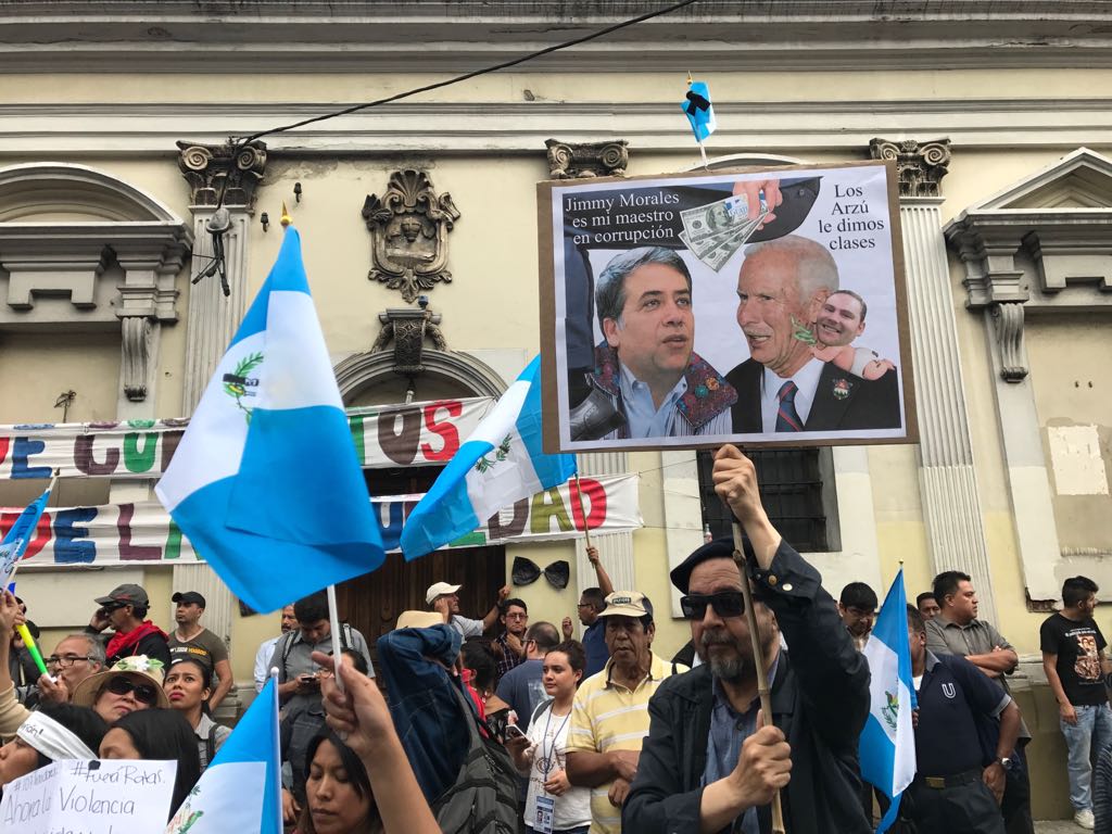 Manifestantes en afueras del Congreso 8 | 