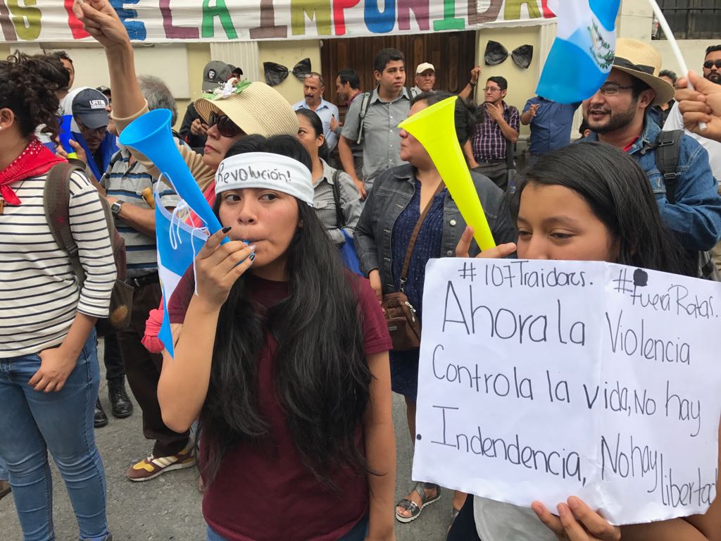 Manifestantes en afueras del Congreso 6 | 