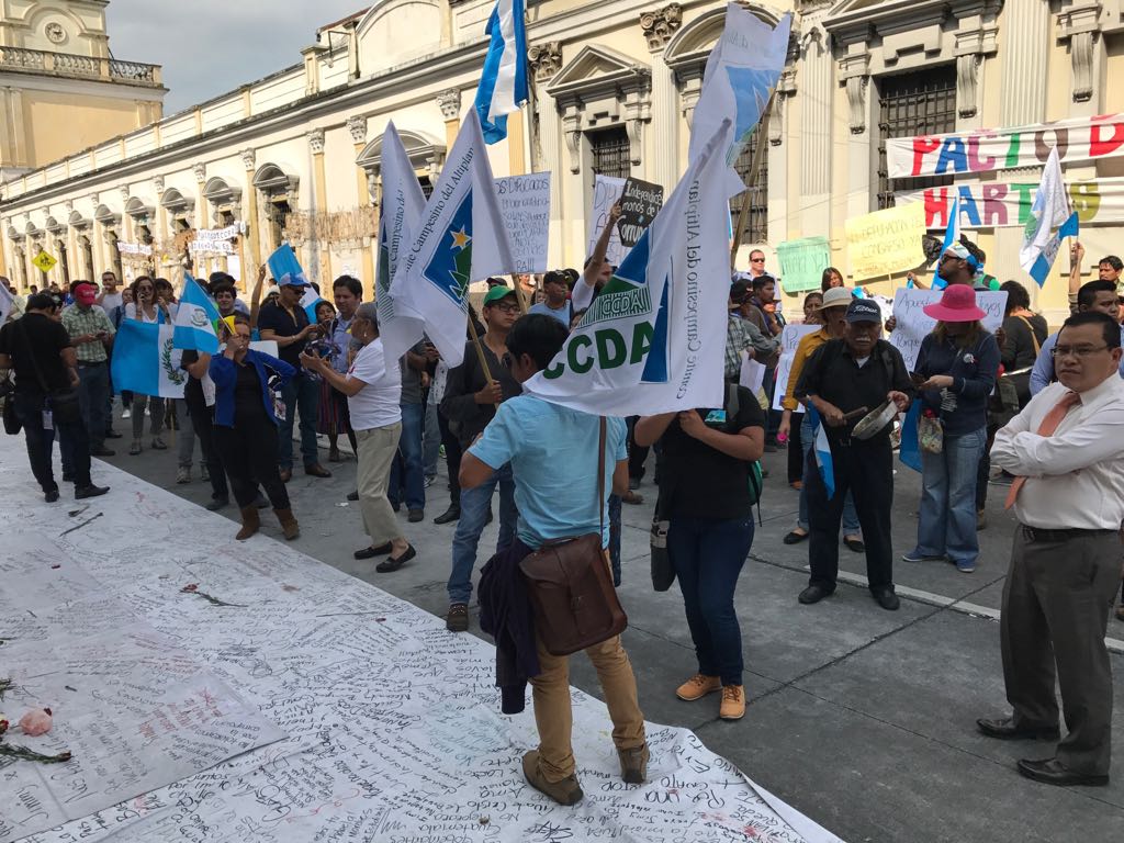 Manifestantes en afueras del Congreso 5 | 