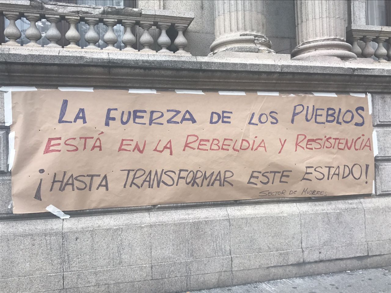 Manifestantes en afueras del Congreso 11 | 