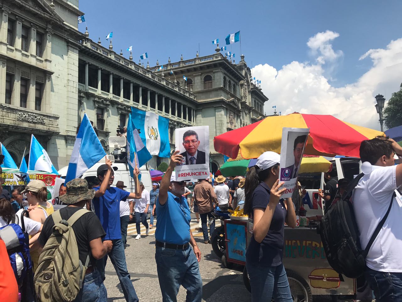 116. MANIFESTACIÓN EN LA PLAZA (10) | 