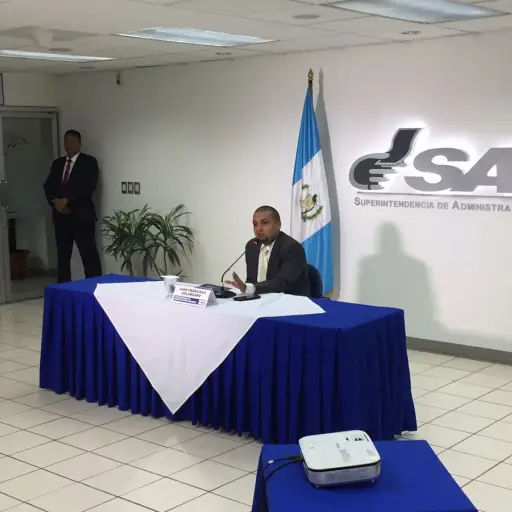 Revelan listado de 140 empresas de "cartón" que defraudaron al Fisco ,