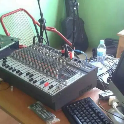 Retienen a fiscales que buscaban desarticular radio ilegal   ,