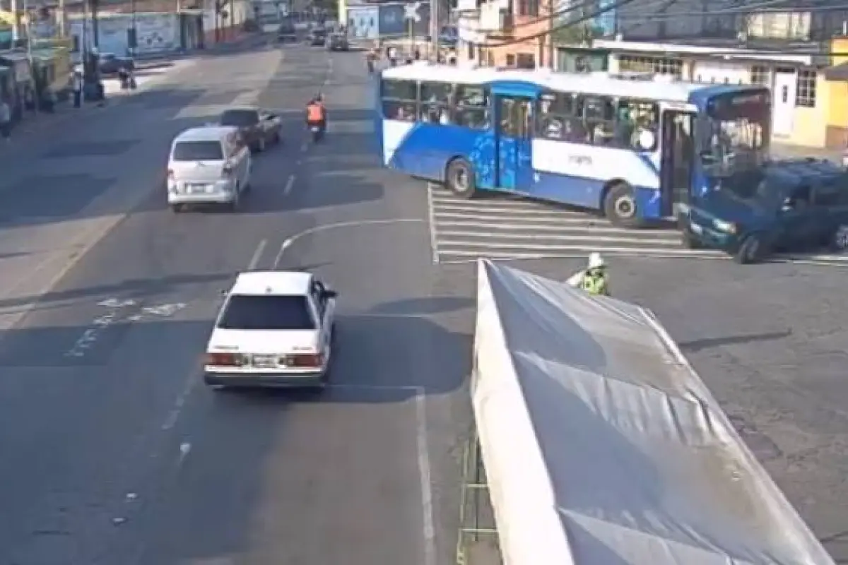 Incidente vial bus y automovilista