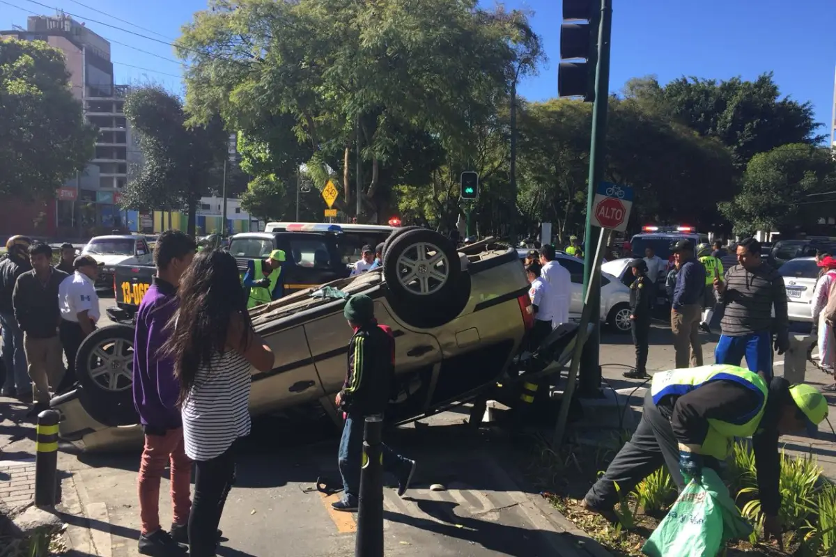 Triple choque en la Reforma