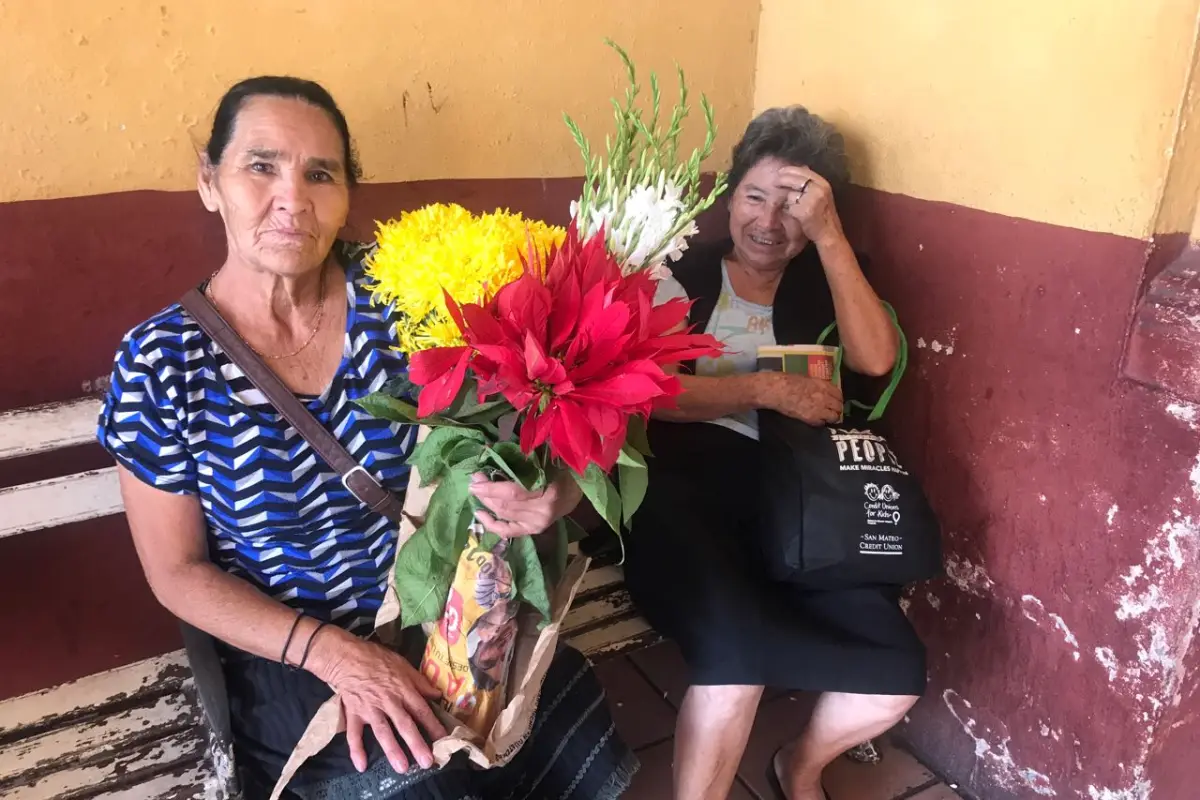 Guatemaltecos visitan el cementerio General EU Emisoras Unidas Guatemala, 