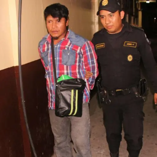 Capturado con arma ilegal Emisoras Unidas EU Guatemala ,
