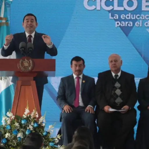 Morales habla del "sueño americano" a estudiantes ,