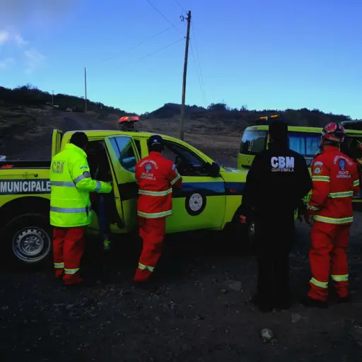 Rescatan personas extraviadas en el volcán de Pacaya ,