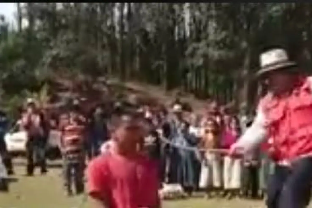 Hombres azotados por robo en Quiché, 