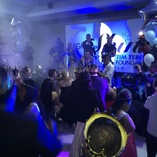 Graduación de  personas con síndrome de down EU Guatemala Emisoras Unidas ,