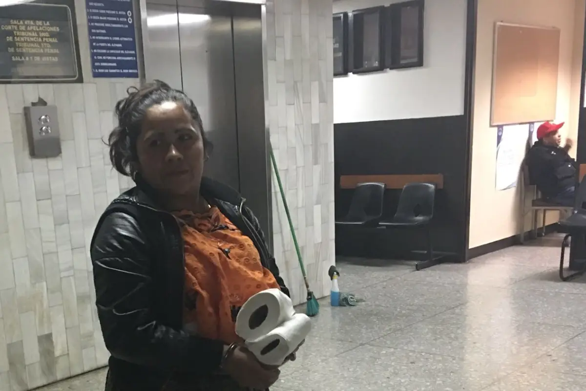 Mujer juicio por vender a su hijo en Q10 mil, 