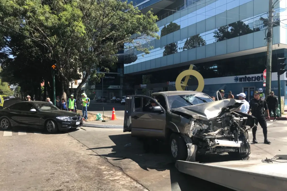 Accidente en zona 10 EU Emisoras Unidas Guatemala, 