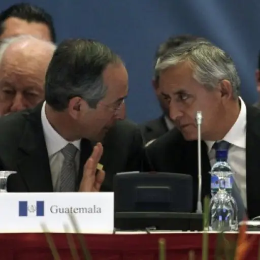 Guatemala's President Alvaro Colom (L) and president elect Otto Perez Molina speak during the XXXVIII meeting of the Central American Integration System (SICA in Spanish) in San Salvador, on Decemeber 16, 2011. Leaders of the Central American countries an