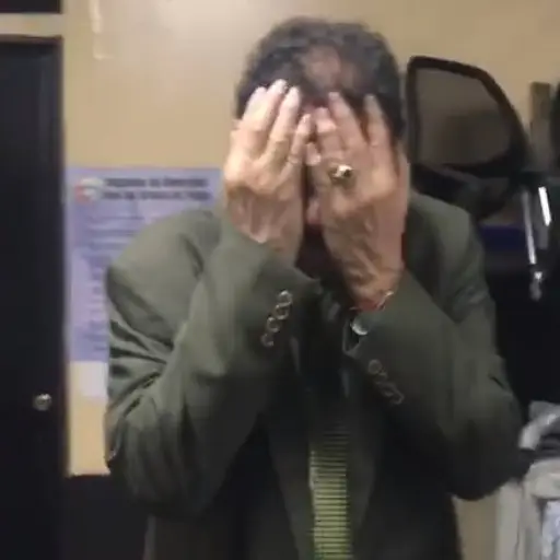 Juez Adrián Rodríguez se presenta a laborar en aparente estado de ebriedad ,