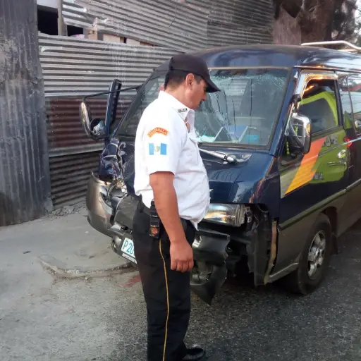 Bus escolar niños con golpes choque ,