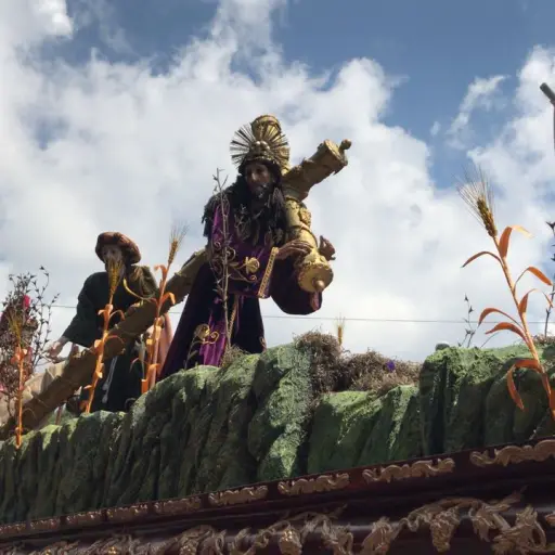 Procesión en Mixco EU Emisoras Unidas Guatemala ,