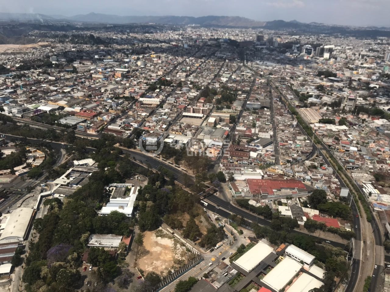 Panorama de la ciudad de guatemala desde el aire. Foto 2 | 