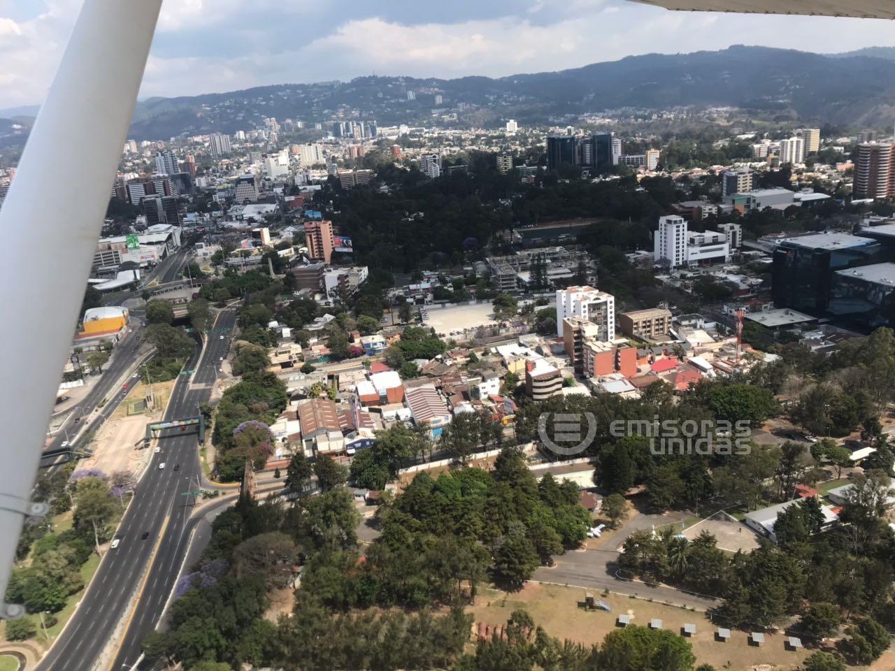 Panorama de la ciudad de guatemala desde el aire. Foto 1 | 