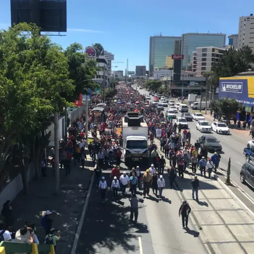 Manifestantes se dirigen a la zona 1 capitalina, foto 1 ,