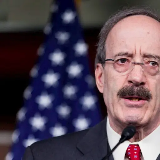 Senador Eliot L. Engel ,