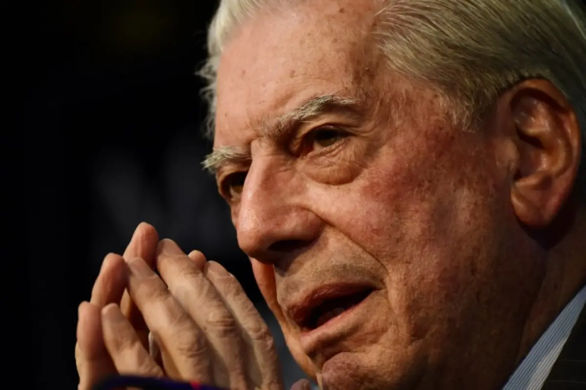 Peruvian writer Mario Vargas Llosa speaks during the presentation of his new book 'Cinco  Esquinas' (Five Corners) at the Casa America in Madrid on March 1, 2016. / AFP PHOTO / Javier SORIANO