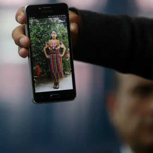 GU5008. CIUDAD DE GUATEMALA (GUATEMALA), 25/05/2018.- Dominga Vicente, familiar de Claudia Goméz Gonzales, quien murió el miércoles 23 de mayo de 2018 en un cruce fronterizo en un 