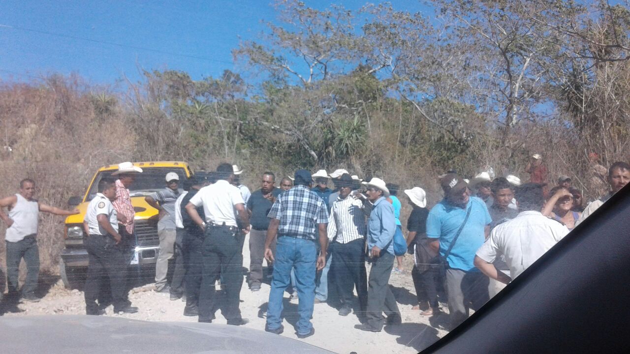 Ejecutivos de la mina San Rafael retenidos en Santa Rosa. (4) | 