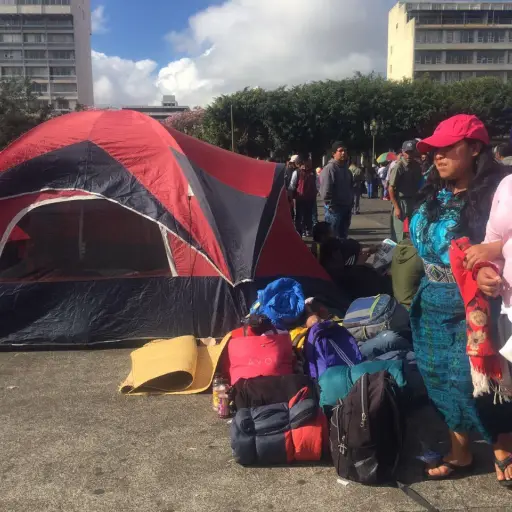 Maestros que pernoctaron en la Plaza de la Constitución. Esperan indicaciones de las actividades para hoy. 003 ,