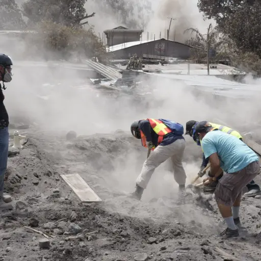 Suben a 110 los fallecidos y fluye ayuda para afectados tras erupción volcán ,