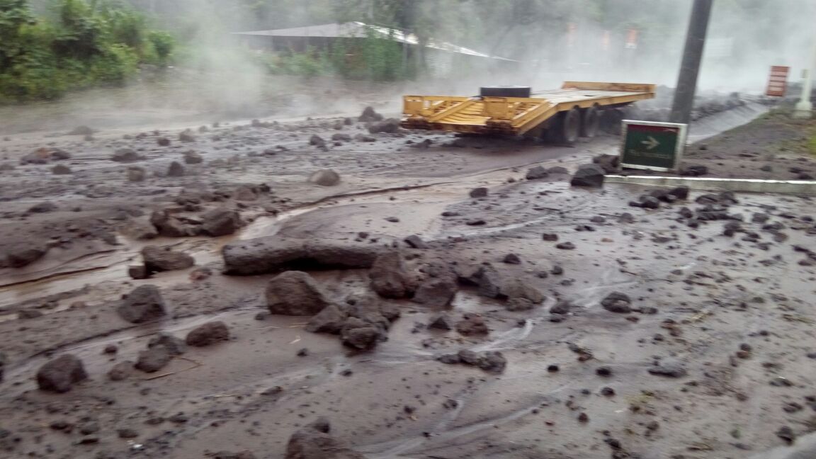 Evacuación en El Rodeo por lahar del Volcán de Fuego. Vía Conred (6) | 