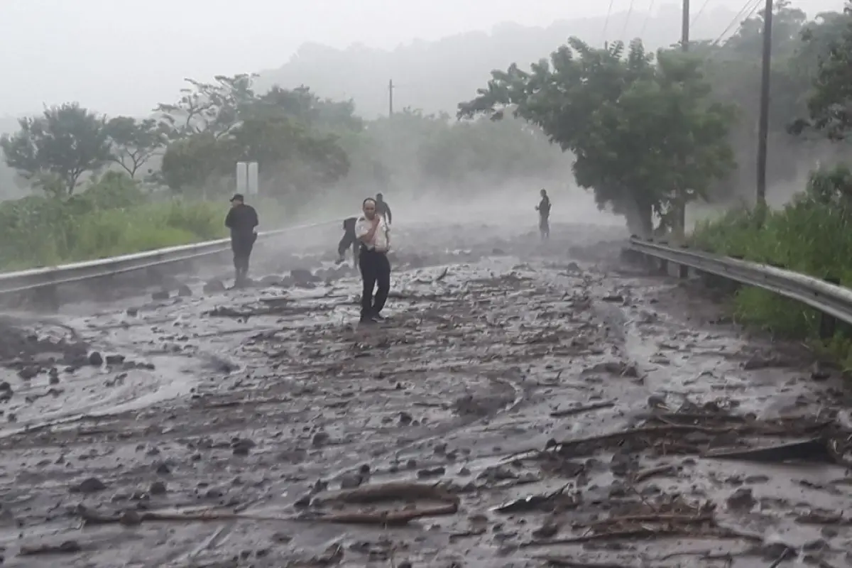 Evacuación en El Rodeo por lahar del Volcán de Fuego., 