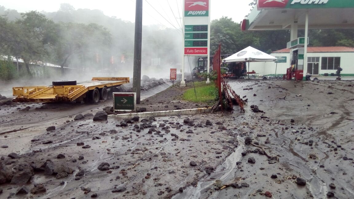 Evacuación en El Rodeo por lahar del Volcán de Fuego. Vía Conred (8) | 