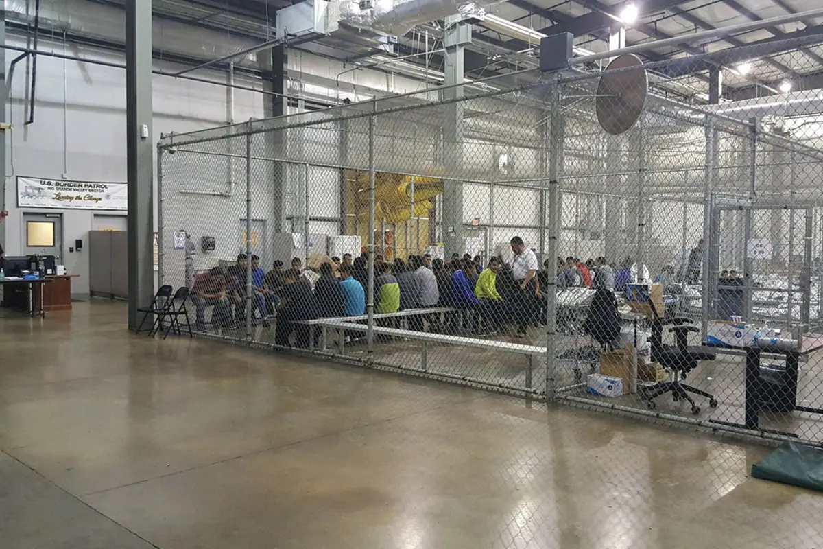 LWS110. MCALLEN (ESTADOS UNIDOS), 18/06/2018.- Vista del interior del Centro de Internamiento de la Oficina de Aduanas y Protección Fronteriza, en McAllen, Estados Unidos. EFE/ Oficina De Aduanas Y Protección Fronteriza De Los Estados Unidos SOLO USO EDIT