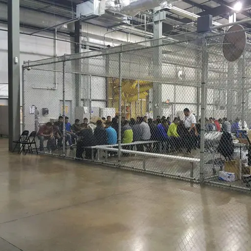 LWS110. MCALLEN (ESTADOS UNIDOS), 18/06/2018.- Vista del interior del Centro de Internamiento de la Oficina de Aduanas y Protección Fronteriza, en McAllen, Estados Unidos. EFE/ Oficina De Aduanas Y Protección Fronteriza De Los Estados Unidos SOLO USO EDIT
