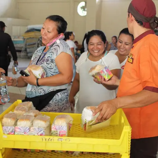 Entrega de alimentos (Pollo Campero) ,
