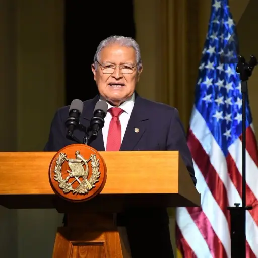 Salvador Sánchez Cerén ,