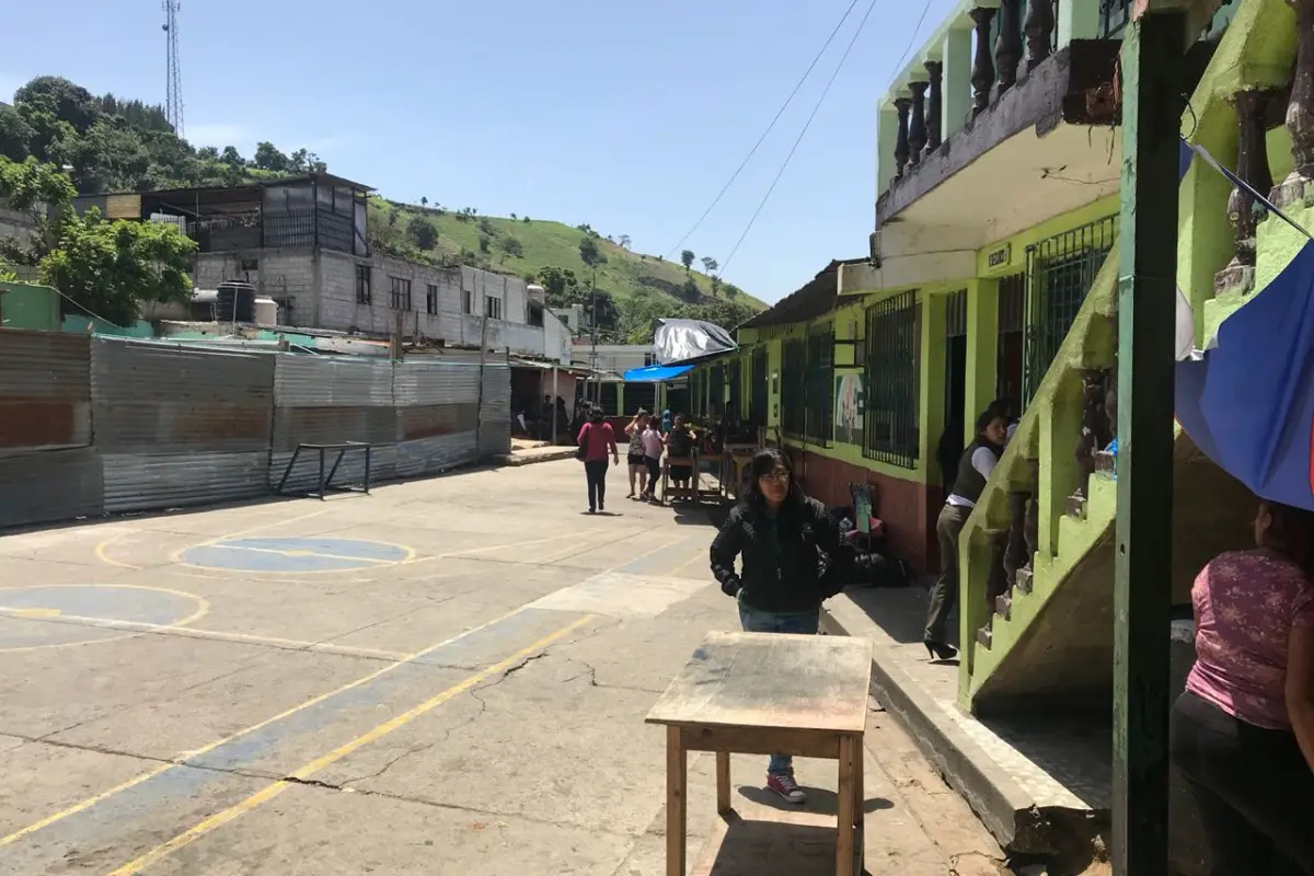 ESCUELA AMENAZA DE BOMBA 1, 