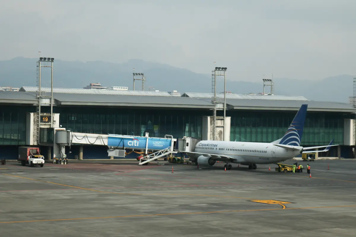 Aeropuerto Internacional La Aurora, 