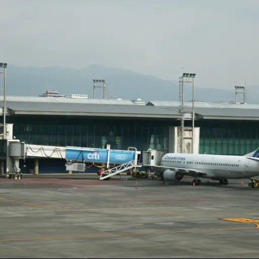 Aeropuerto Internacional La Aurora ,