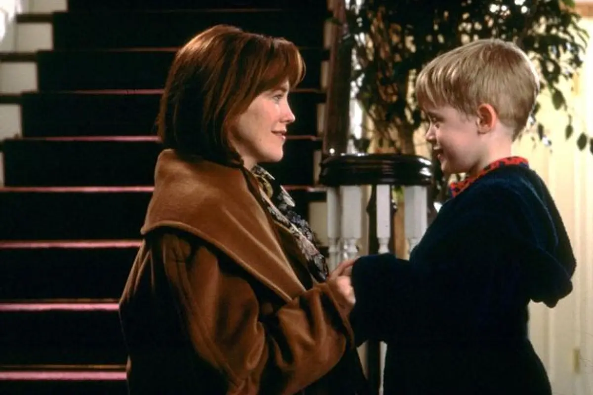 Catherine-OHara-and-Macaulay-Culkin-in-Home-Alone, 