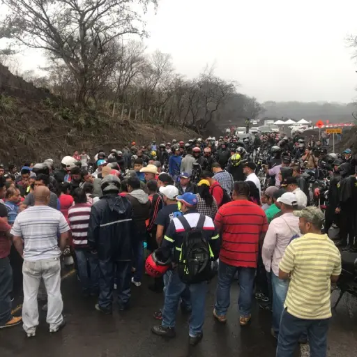 Pobladores en bloqueo ,