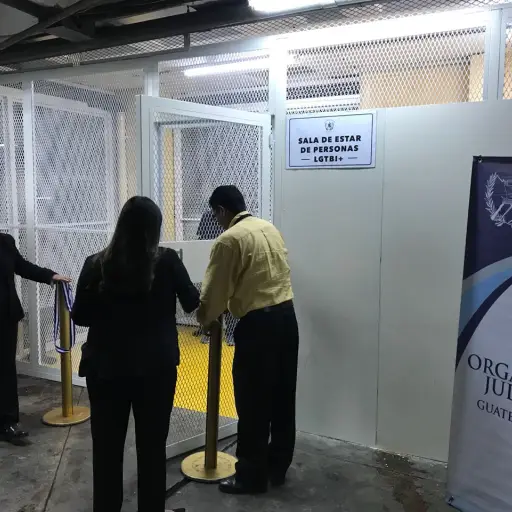 68093775-6fc3-464e-baad-84dd838f9e17 ,