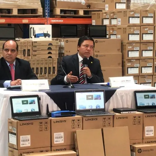 Mineduc anuncia entra de computadoras a más de mil establecimientos 3 ,